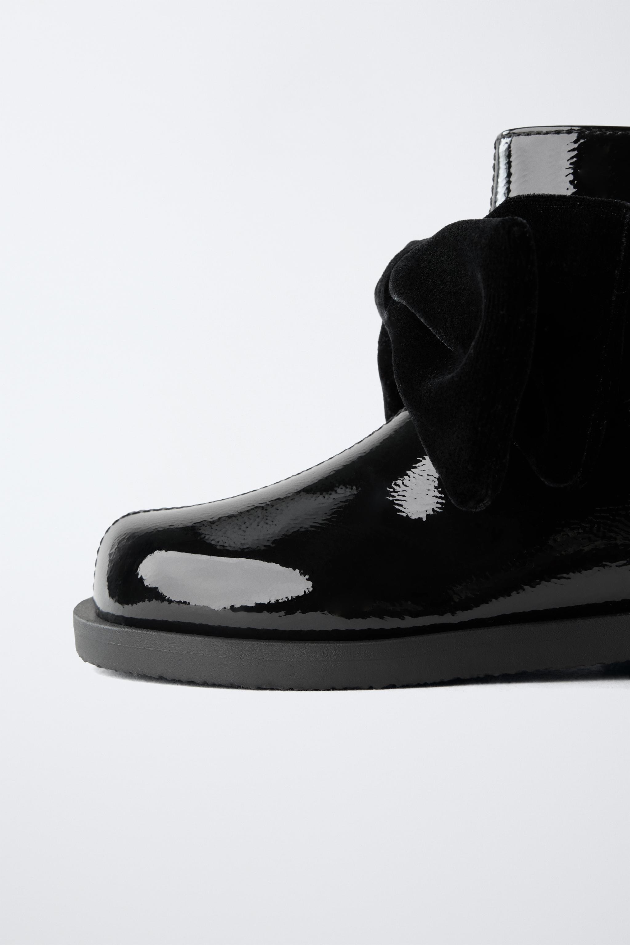 PATENT FINISH BOW BOOTS